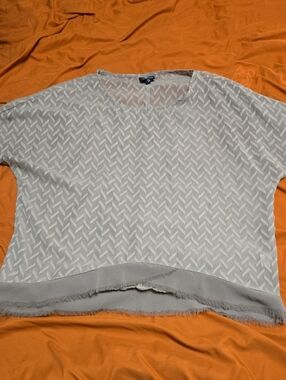 bobeau Light Taupe Textured Short Sleeve Blouse